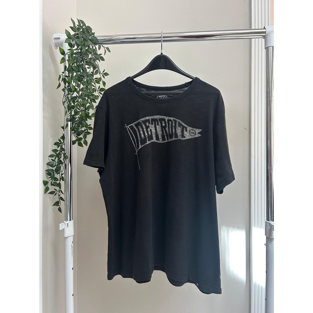 Gently Used 47 Brand Detroit Pennant Graphic T-Shirt Black B20053 XL